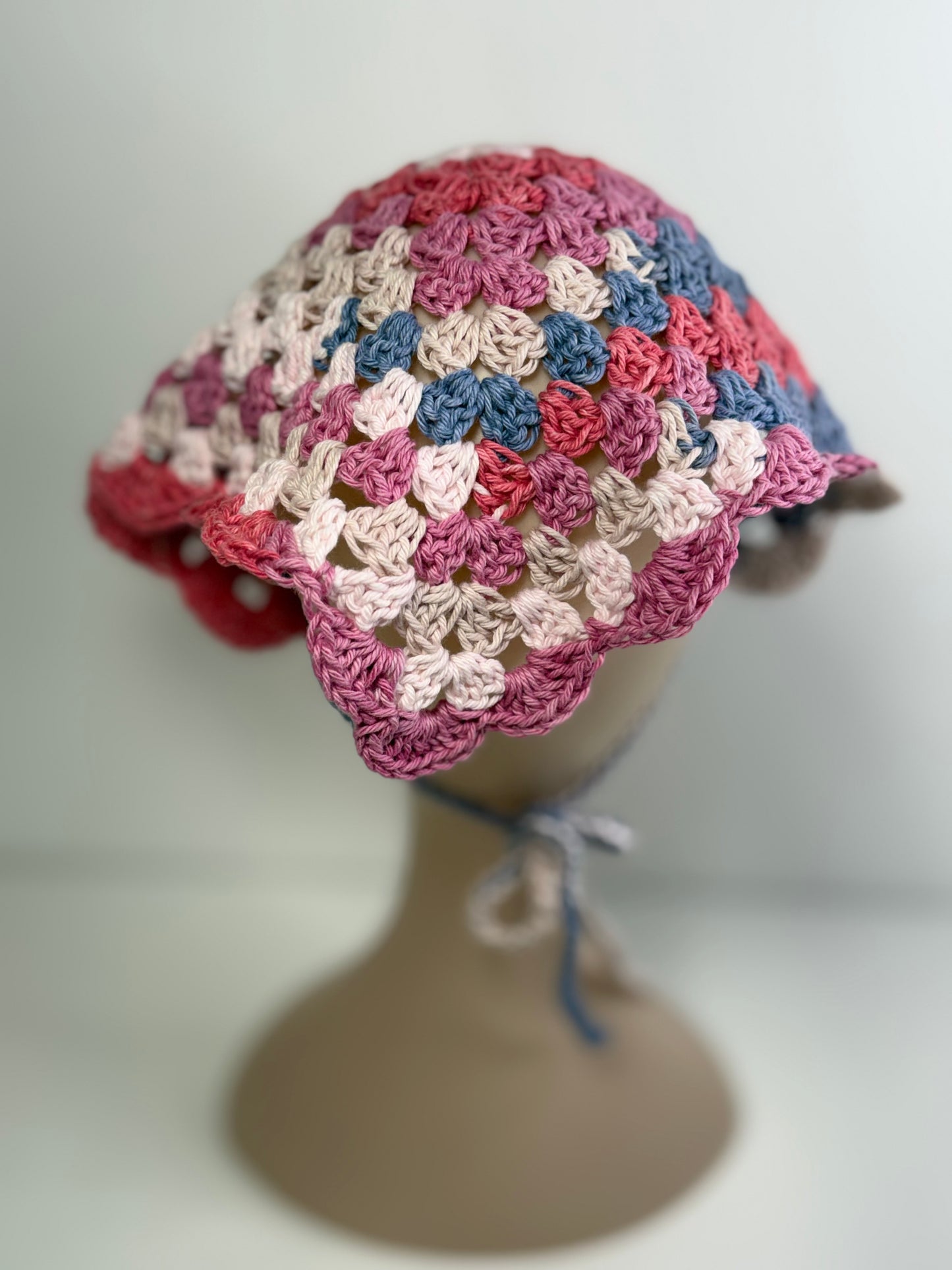 Granny Scallop Bandana